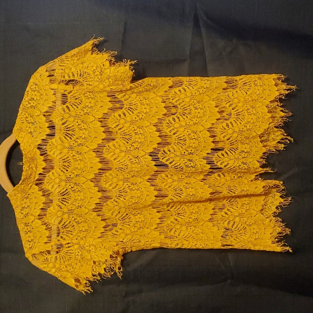 🎊4/$20 // IN NY: Lace Mustard Top